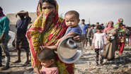 A woman waits for food distribution in india.