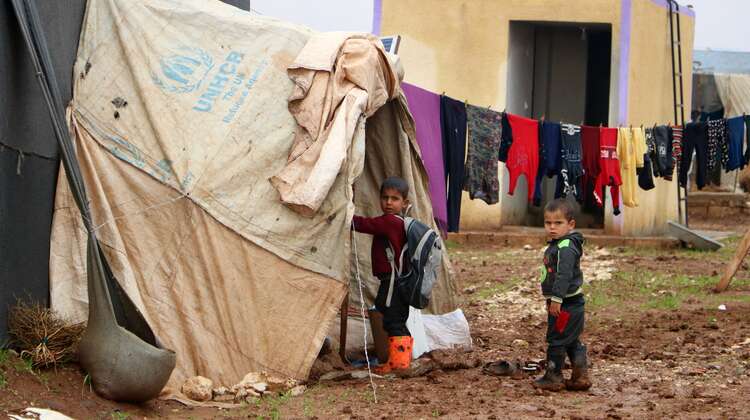 2020-winterhilfe-syrien-kinder-camp-welthungerhilfe.JPG Two boys in a refugee camp in Idlib.