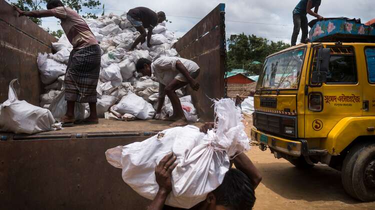 Hakimpara refugee camp in Bangladesh: Local NGO FIVDB distributes sacks with charcoal and rice husk pellets to Rohingya refugees (August 2018).