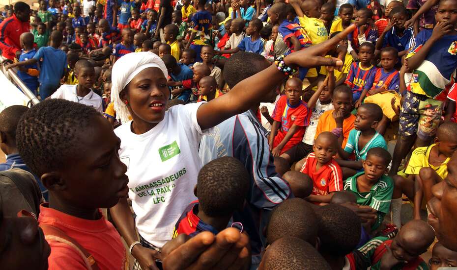 Yamale Dorcas, employee of "Frère Centrafricains", with applicants of the Football School for Peace in the stadium in Bangui.