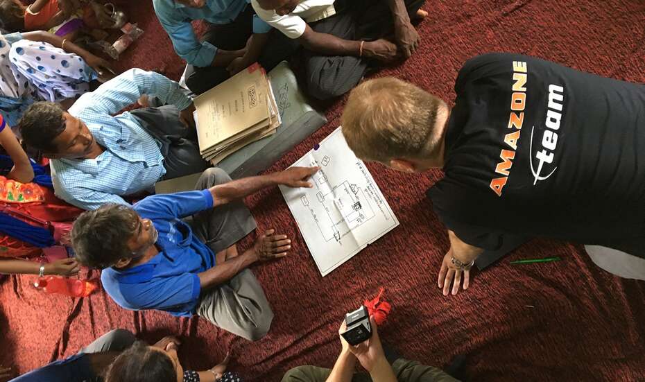 2017-interviews-indien-technik-trifft-tradition-welthungerhilfe_2.jpg Effective agriculture despite droughts and depleted soil? As part of their education, the trainees developed ideas to increase farming families’ incomes.