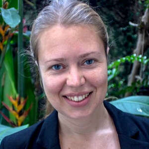 Porträtbild von Bettina Ide