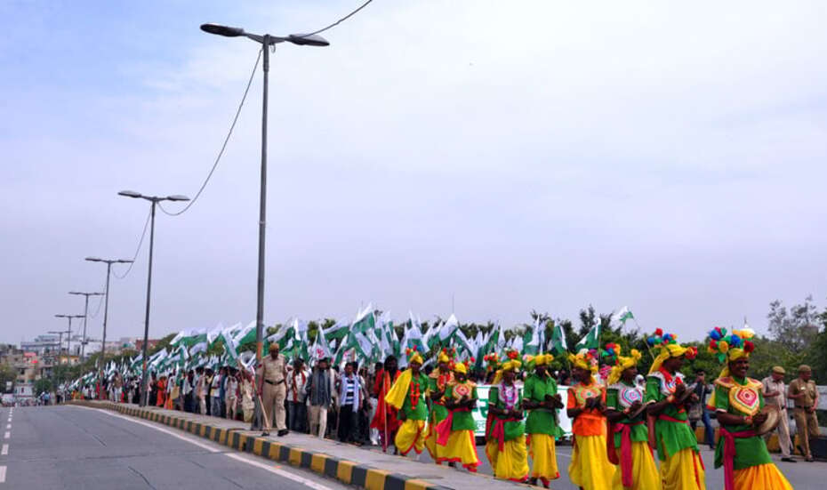 Menschen protestieren in Indien