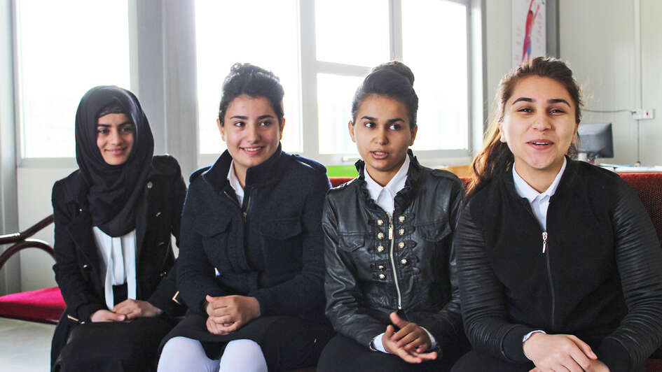 Girls talking about their new school designed and built by Welthungerhilfe in Domiz, Northern Iraq.