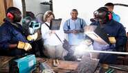 2019-marlehn-thieme-sierra-leone-besuch-skill-up_C_kai-loeffelbein.jpg Demonstration of welding abilities.