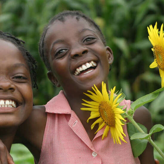 Portrait zweier Maedchen in Namaacha
