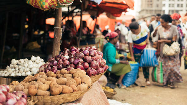 Angebot auf einem Markt in Äthiopien, 2016.