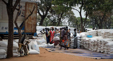 Food Distribution to south sudanese refugees in the transition camp in Adjumani/Uganda.