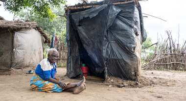 After Cyclone Idai: Juliana has also lost her house and is now living in a temporary emergency shelter. 