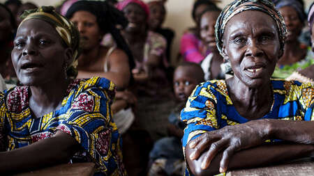 frauen in der Schule
