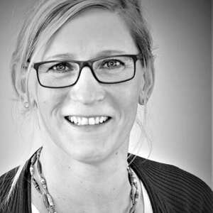 Porträtbild von Ivonne Dörrer