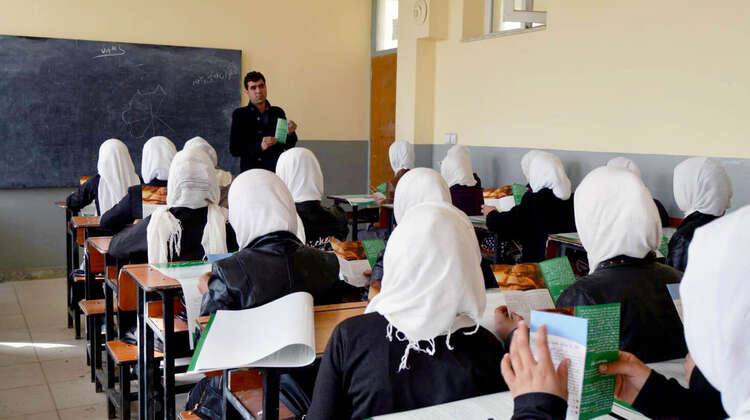 Young women in Afghanistan learn about nutrition Young women in Afghanistan learn about nutrition