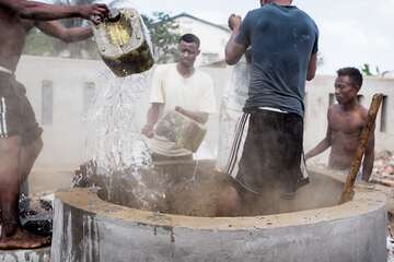 Welthungerhilfe supports street cleaning, garbage disposal and recycling in Madagascar. 