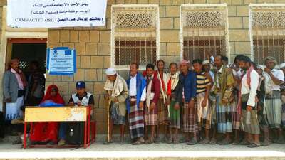 Beneficiaries lining up at a cash distribution in Yemen