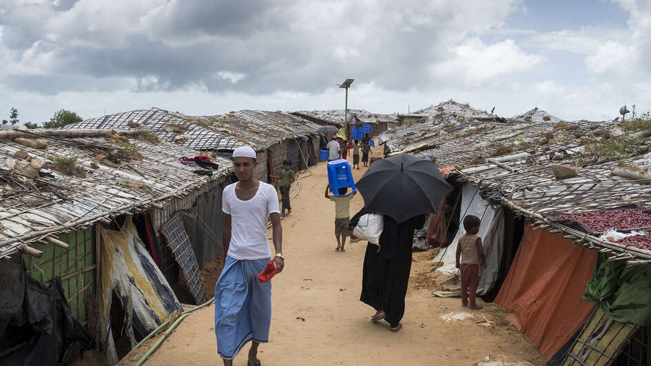 Mitglieder der Rohingya im Flüchtlingscamp Hakimpara in Cox's Bazar, Bangladesch. 
