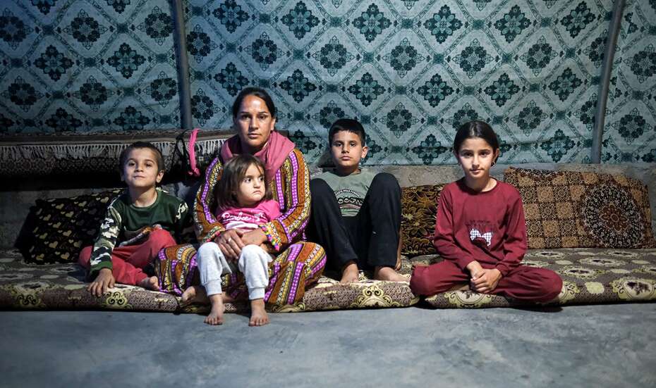 Base and her children in their tent in Digure village days after their return to Sinjar District, Ninewa.