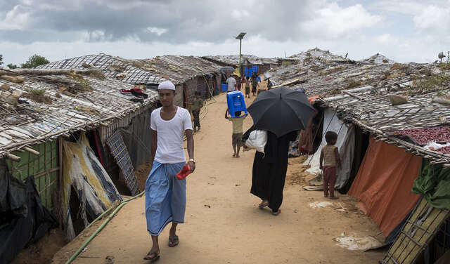Ein junger Mann im Flüchtlingscamp, Bangladesch 2021.