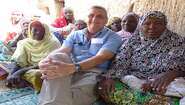 A group of Malian women with Bernd Schwenk, country director of Welthungerhilfe in Mali.